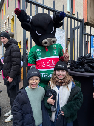 Distribution de bonnets à l’Institut Emmanuel d’Alzon